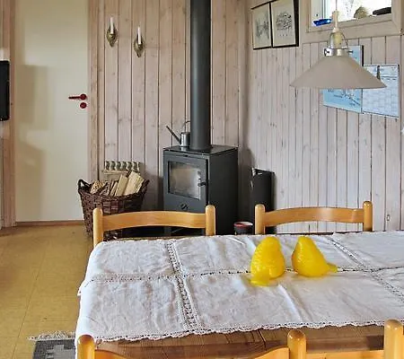 Two-bedroom Holiday In 4 Hébergement de vacances Bogø By