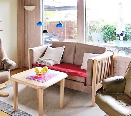 Two-bedroom Holiday In 4 *