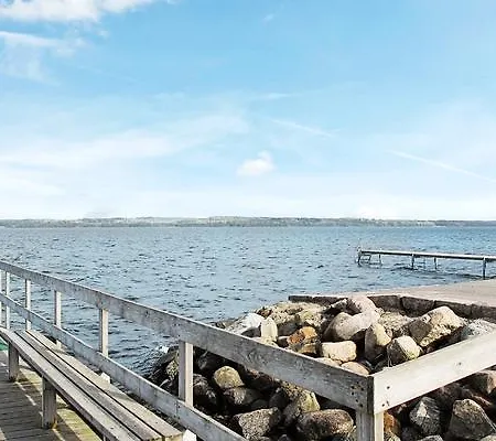 Two-bedroom Holiday In 4 * Bogø By