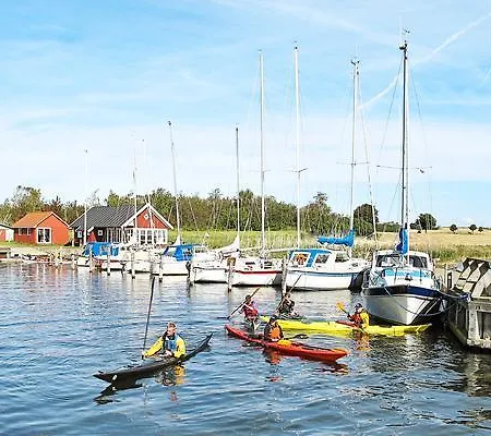 Two-bedroom Holiday In 4 Hébergement de vacances Bogø By
