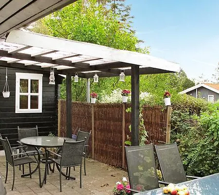 Two-bedroom Holiday In 4 Bogø By
